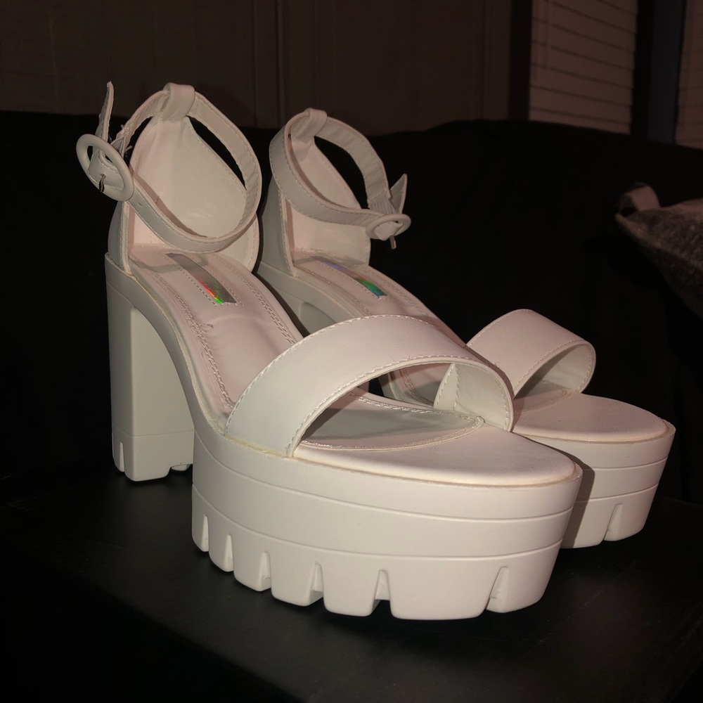 White platform heels - size 9